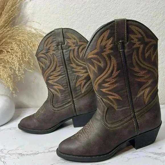 Austin Trading Co. Kid's Cowboy Pull On Boots Brown
Faux Leather Size 3 - Picture 8 of 15